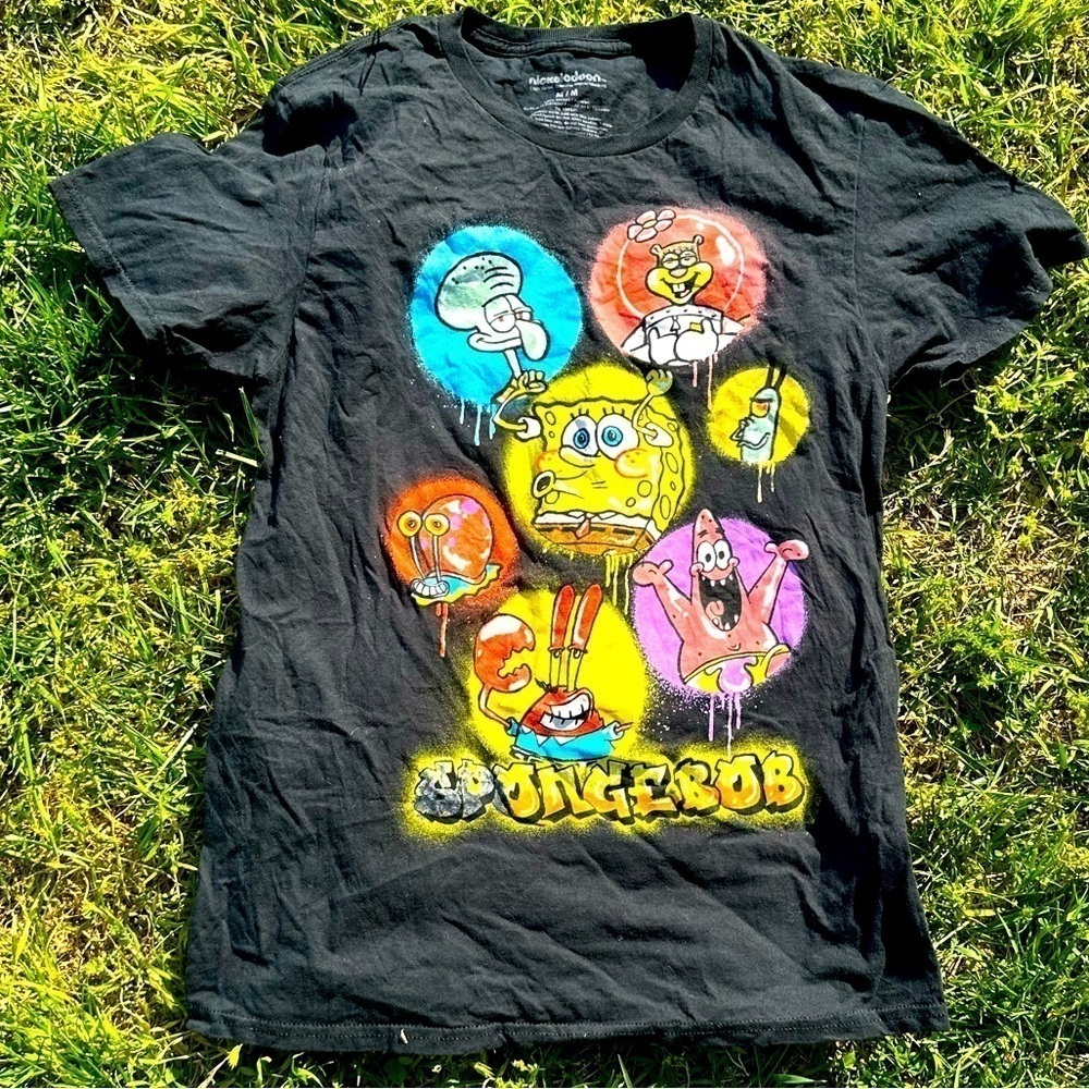 SpongeBob SquarePants T-Shirt Medium Nickelodeon Graffiti Squidward Sandy Cheeks